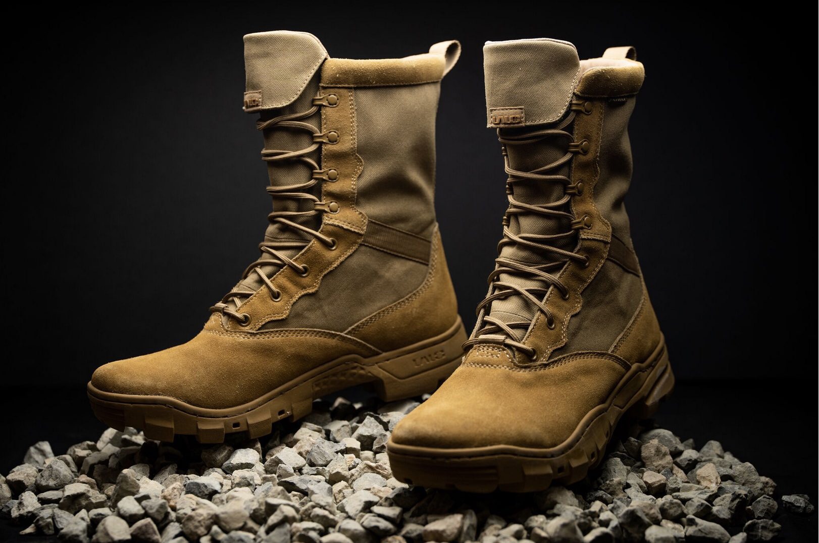 Conformity of military boots to the standard AR 670-1 Compliant Boots 1